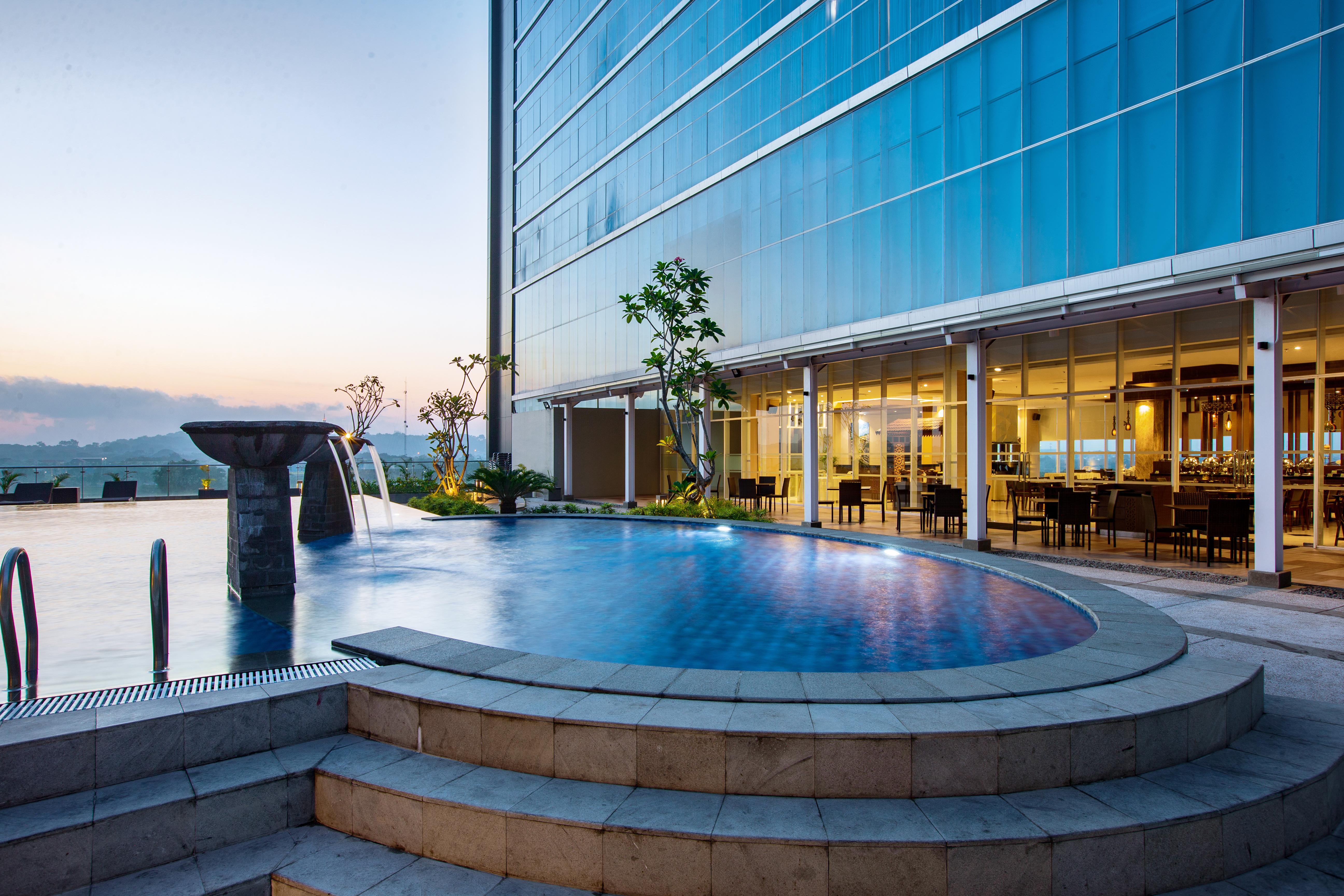 Hotel Santika Gresik Exterior photo