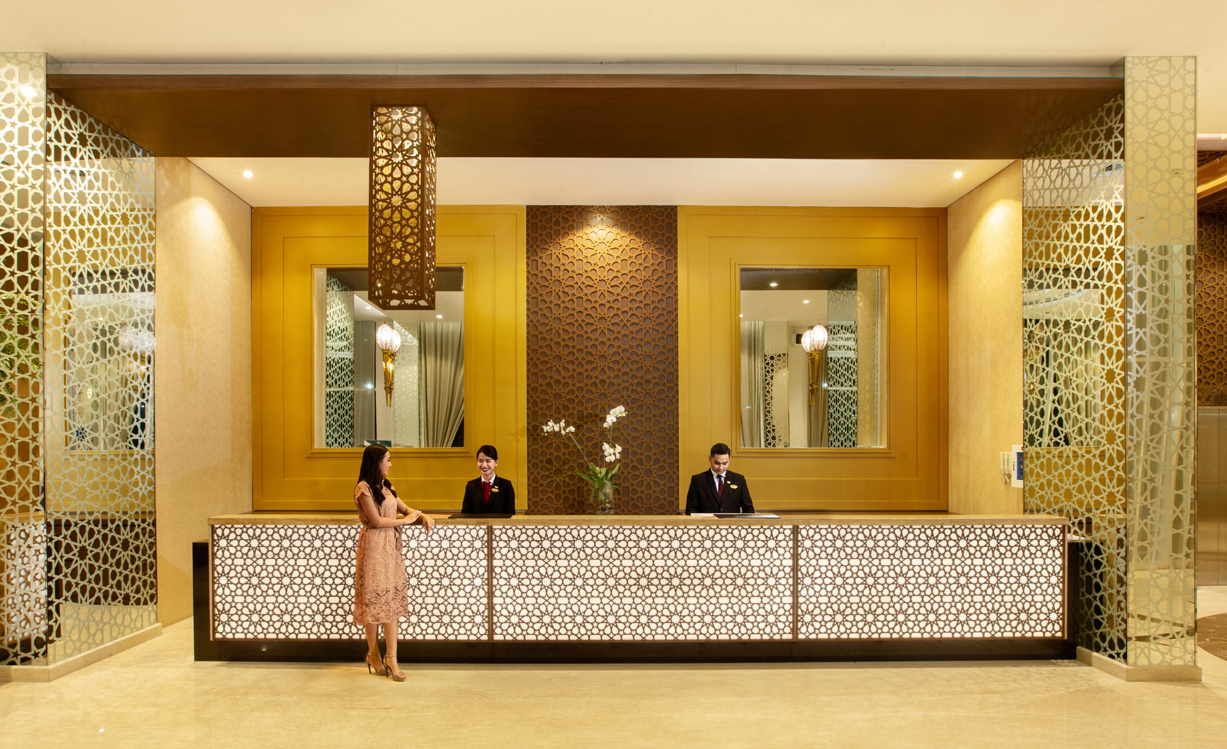 Hotel Santika Gresik Exterior photo