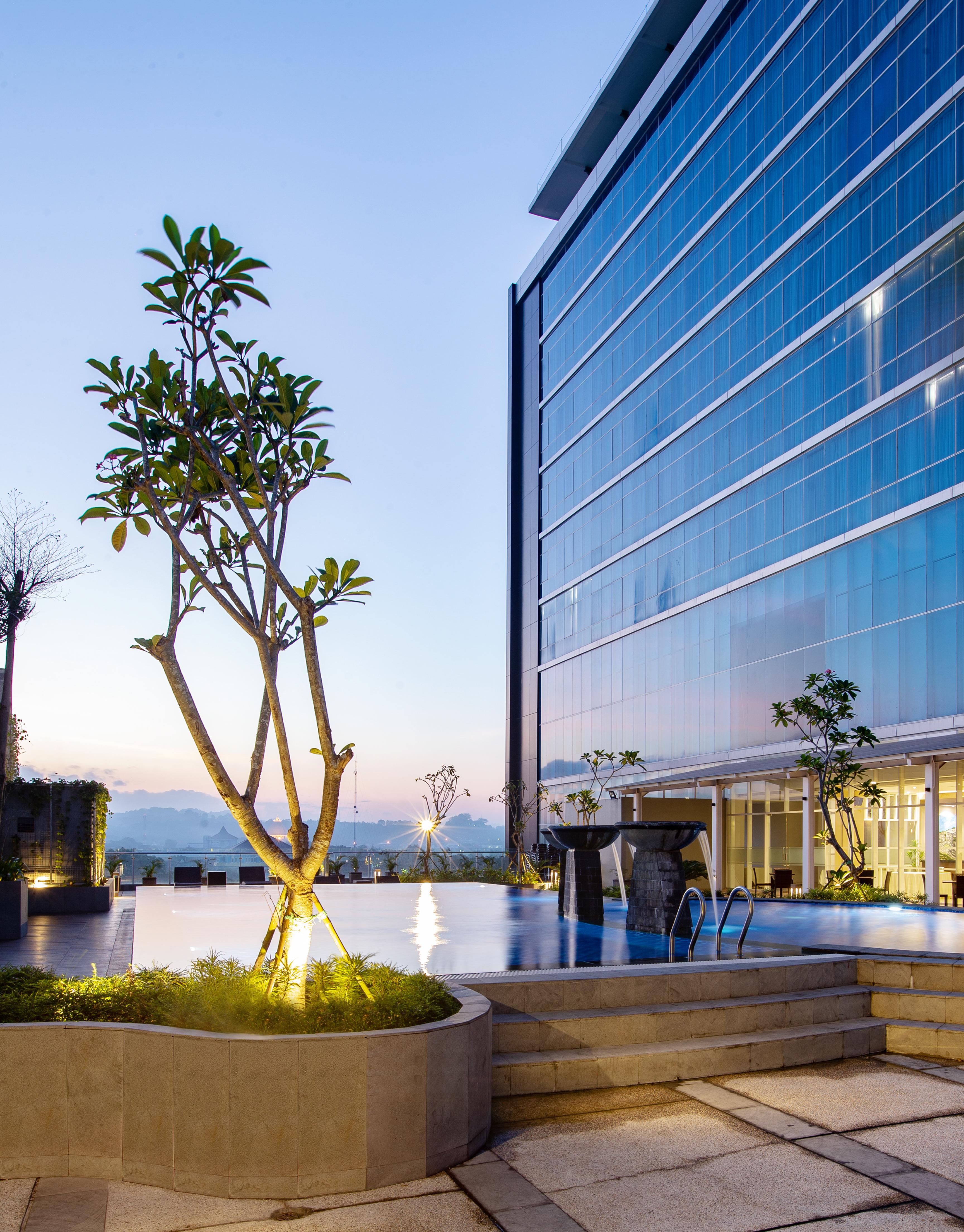 Hotel Santika Gresik Exterior photo