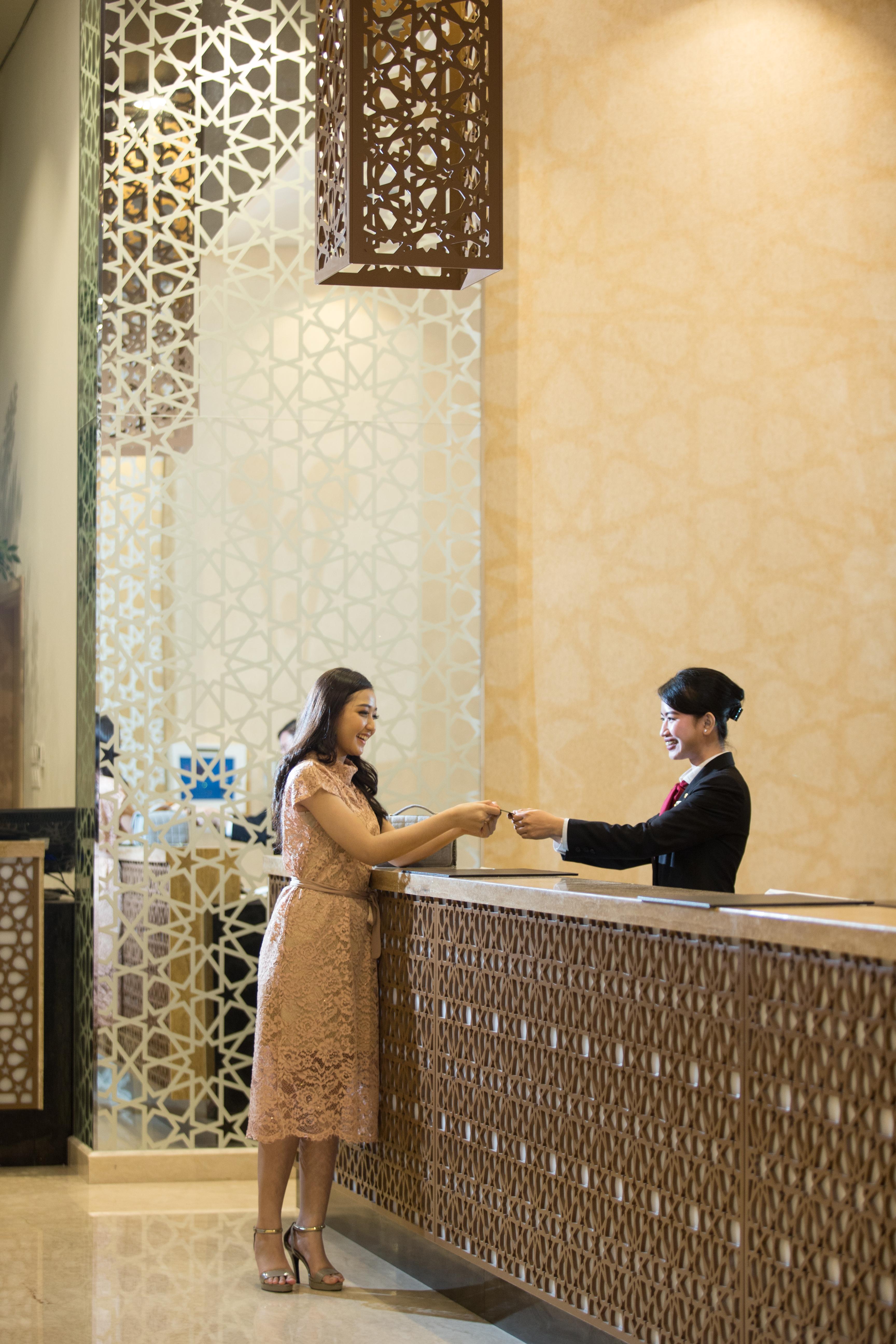 Hotel Santika Gresik Exterior photo