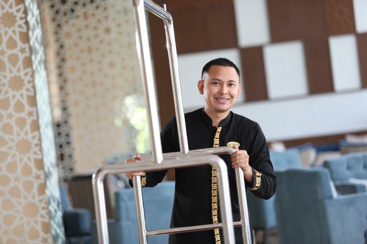 Hotel Santika Gresik Exterior photo